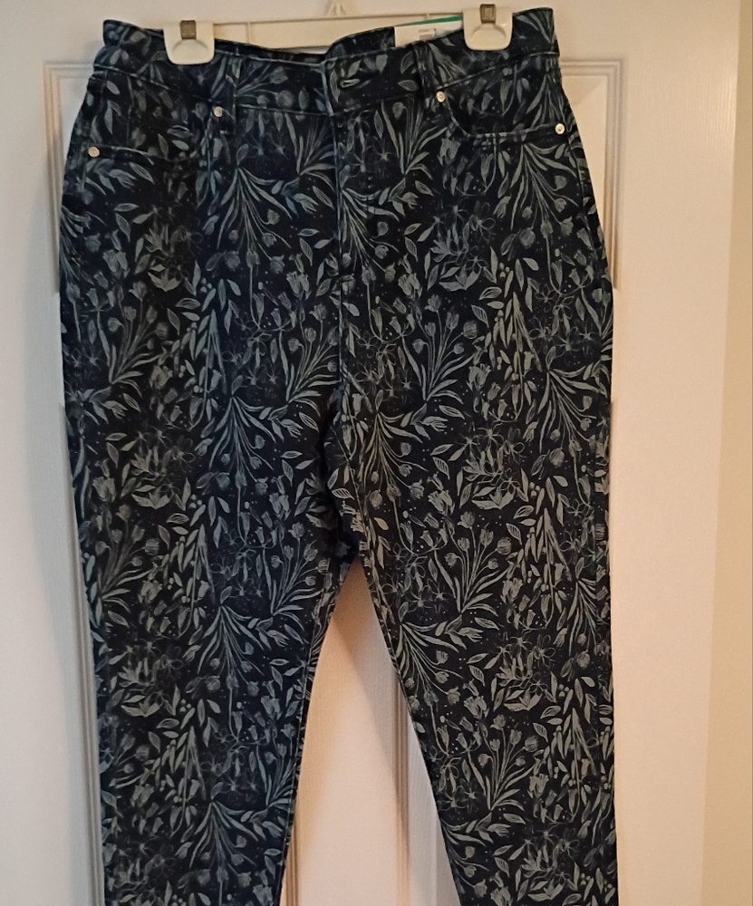 NWOT Ladies Floral Patterned  Jeans